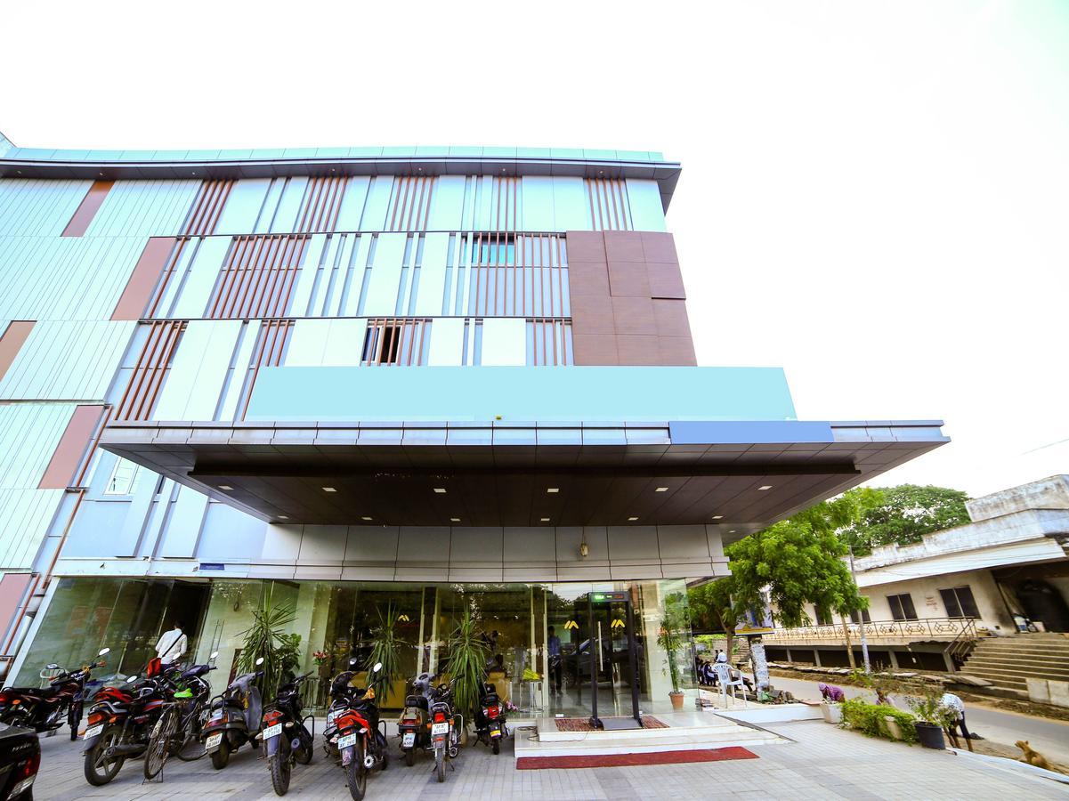 Oyo 6472 Hotel Metropolitan Mohammadnagar Exterior foto